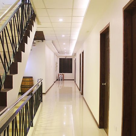 Golden Gate Suites Dumaguete City Экстерьер фото