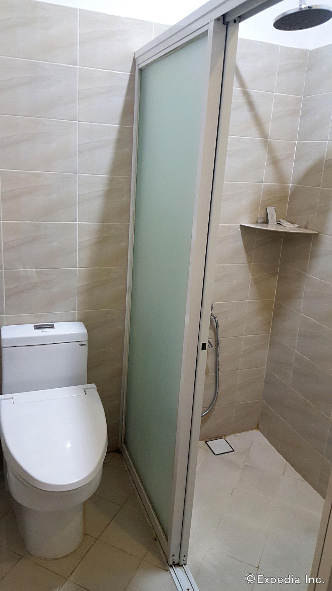 Golden Gate Suites Dumaguete City Экстерьер фото