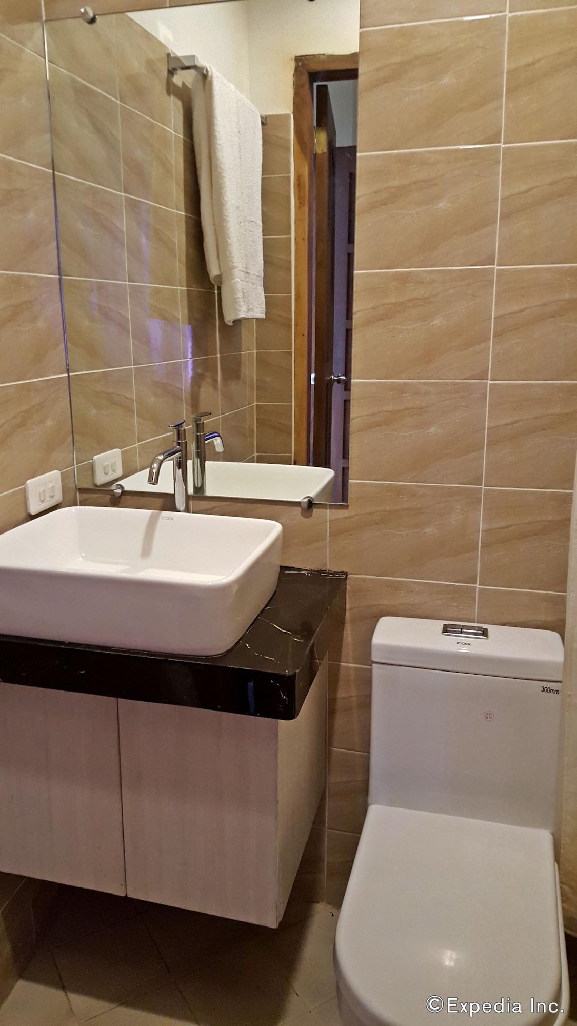 Golden Gate Suites Dumaguete City Экстерьер фото