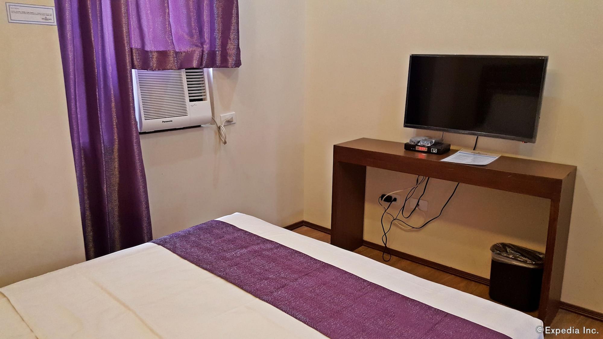 Golden Gate Suites Dumaguete City Экстерьер фото