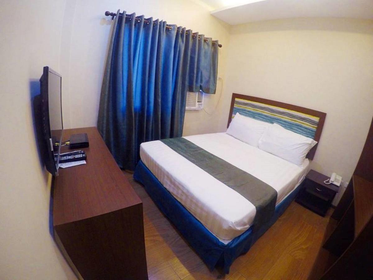 Golden Gate Suites Dumaguete City Экстерьер фото