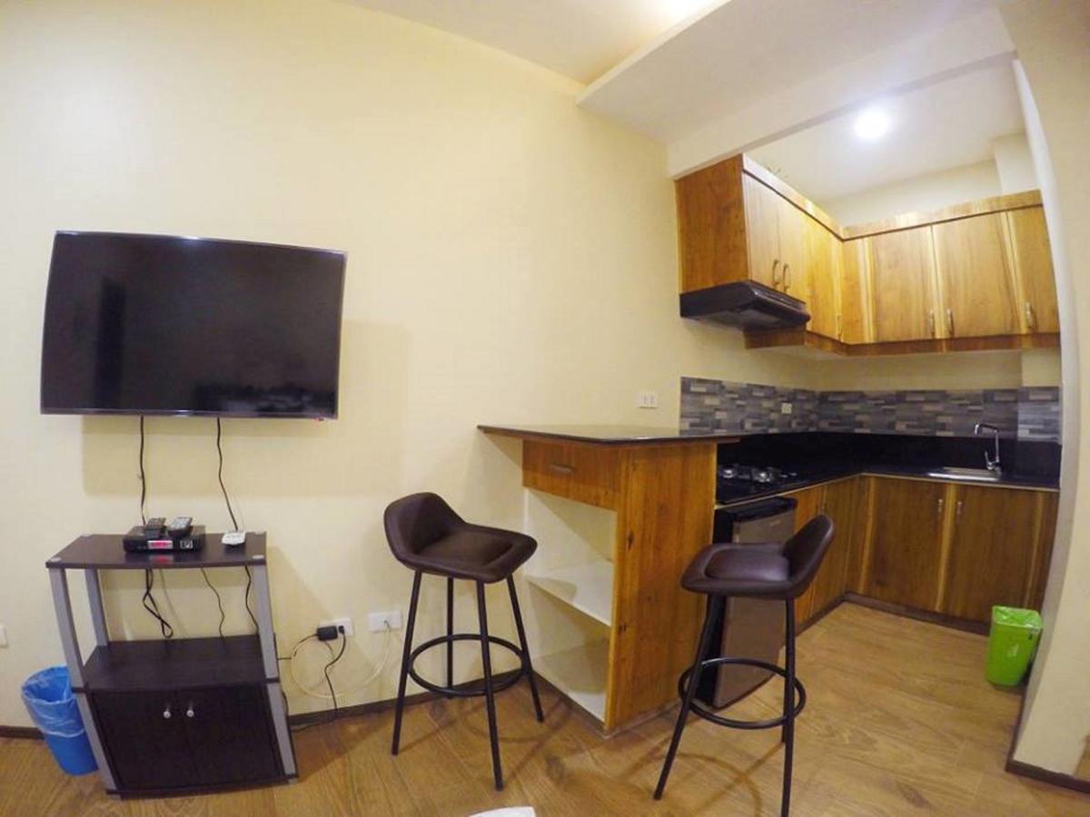 Golden Gate Suites Dumaguete City Экстерьер фото