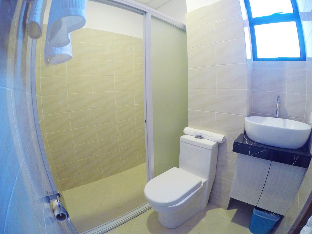 Golden Gate Suites Dumaguete City Экстерьер фото