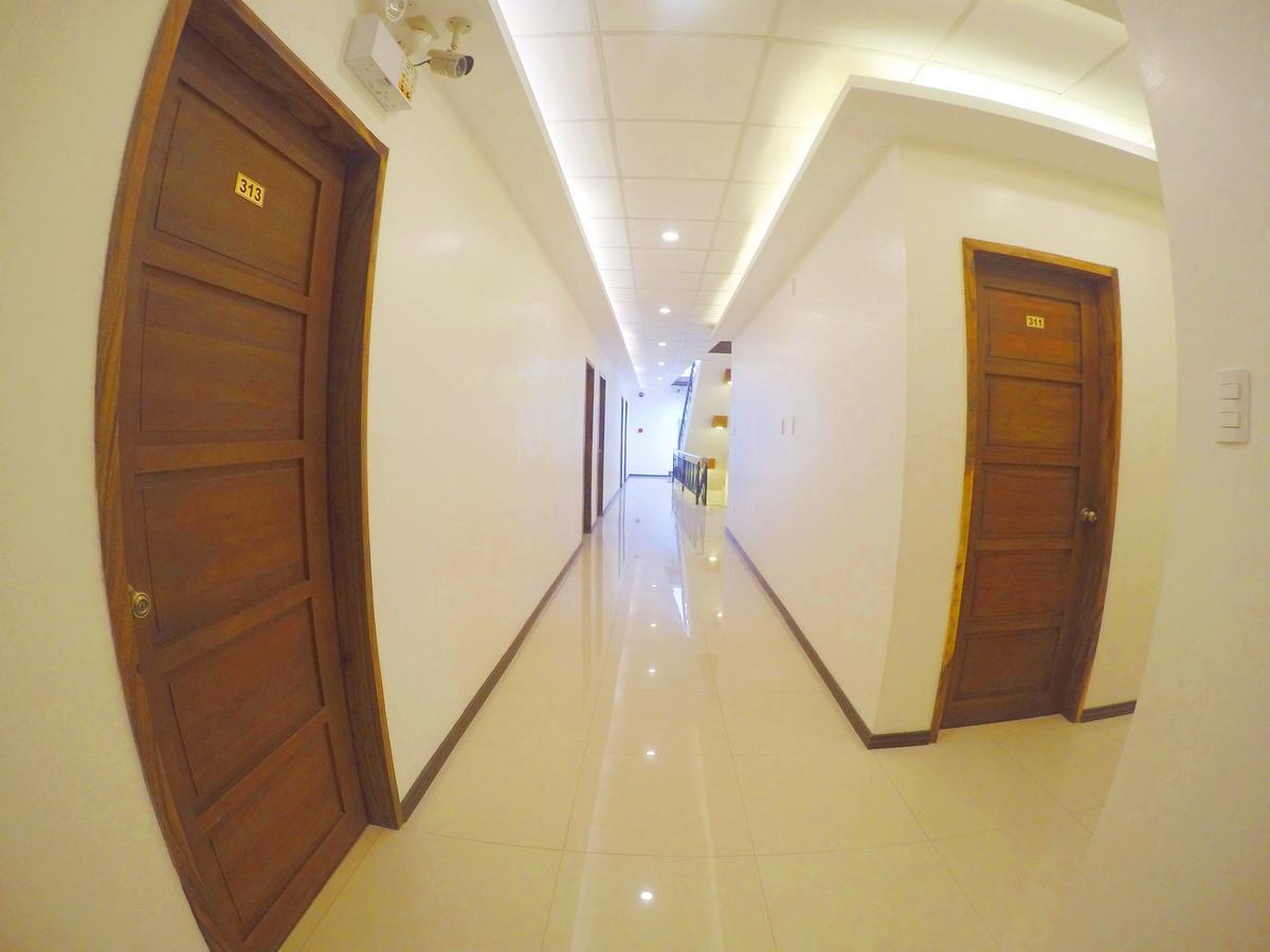 Golden Gate Suites Dumaguete City Экстерьер фото