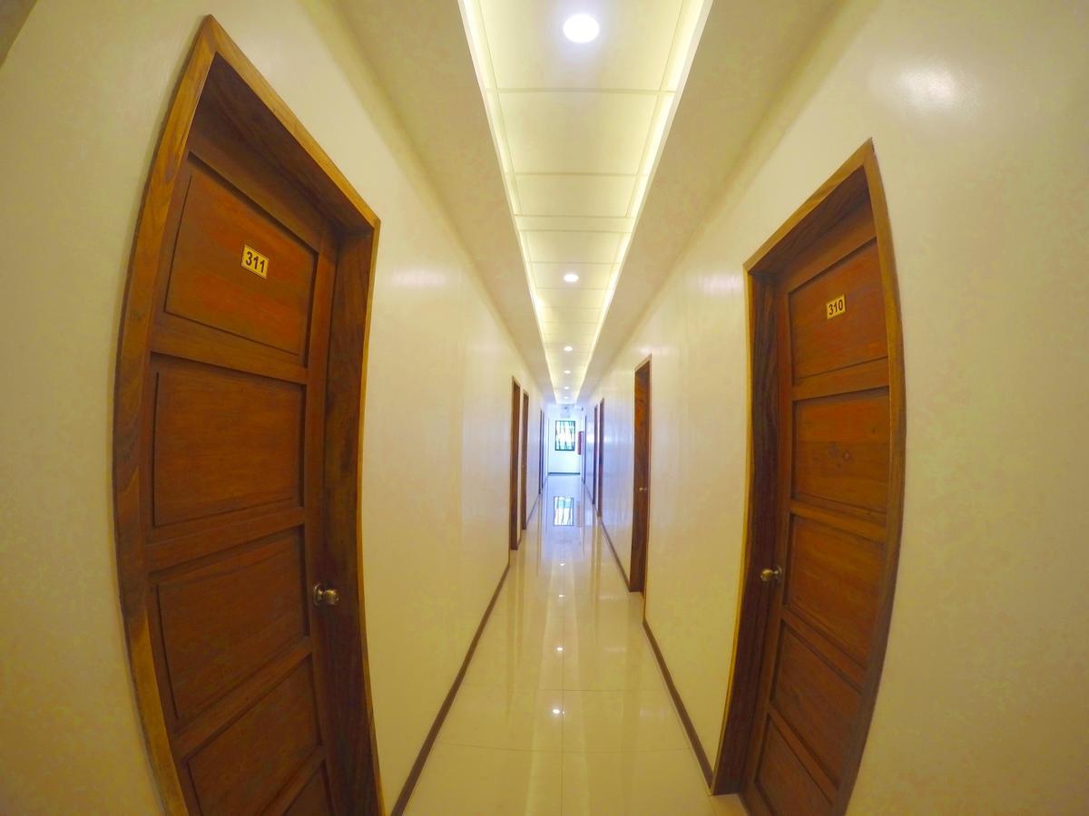 Golden Gate Suites Dumaguete City Экстерьер фото
