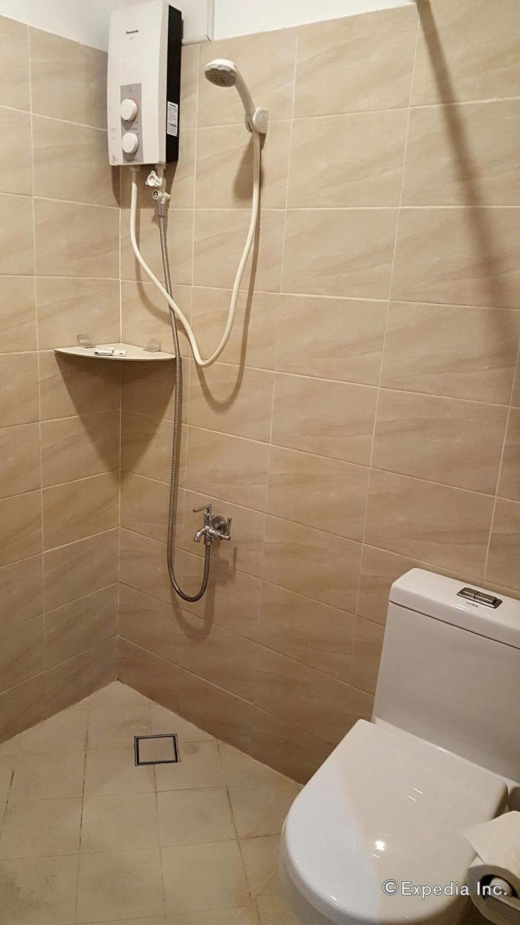 Golden Gate Suites Dumaguete City Экстерьер фото