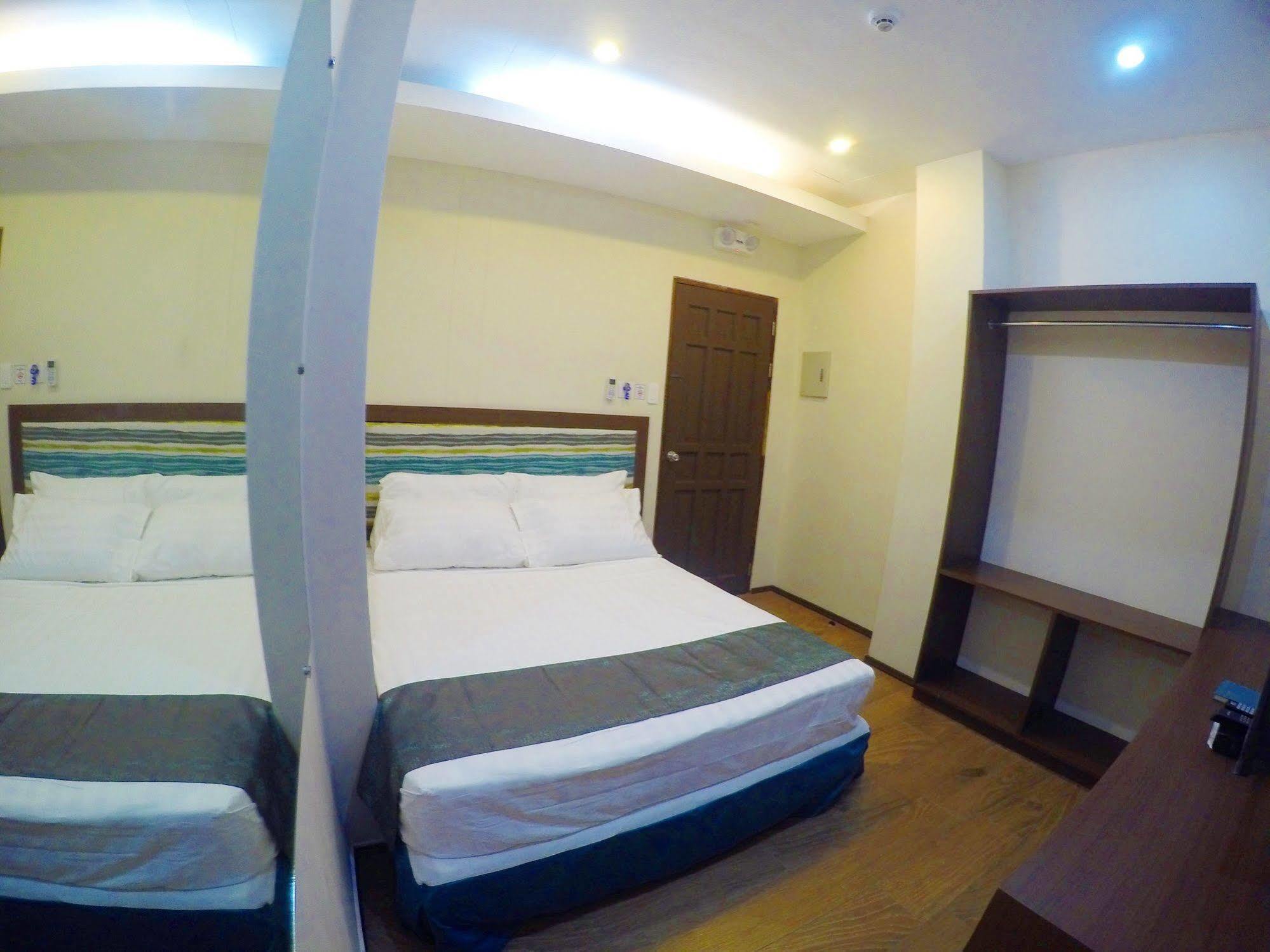 Golden Gate Suites Dumaguete City Экстерьер фото